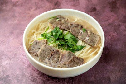 Sopa de Massa com Vaca