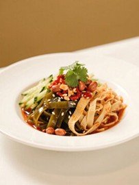 Salada de Alga, Cogumelo Ennoki e Pele de Tofu