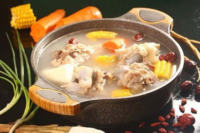 Sopa de Entrecosto com Inhame e Milho